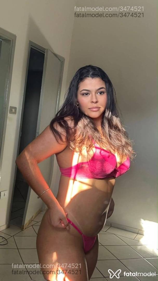 Acompanhante mulher morena (o) de olhos castanhos - Cristal