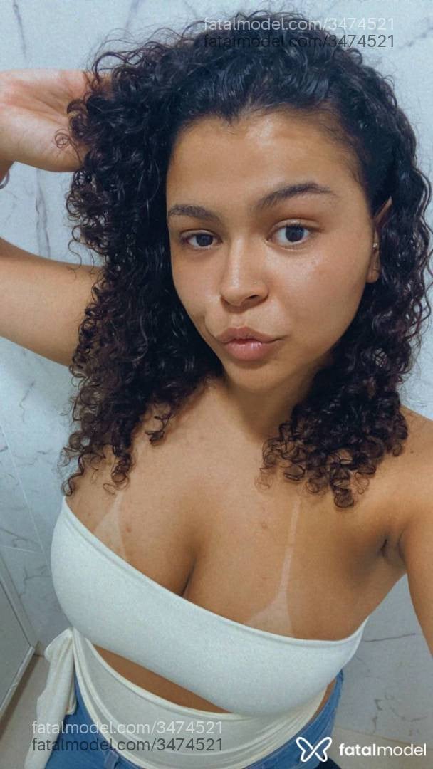 Acompanhante mulher morena (o) de olhos castanhos - Cristal