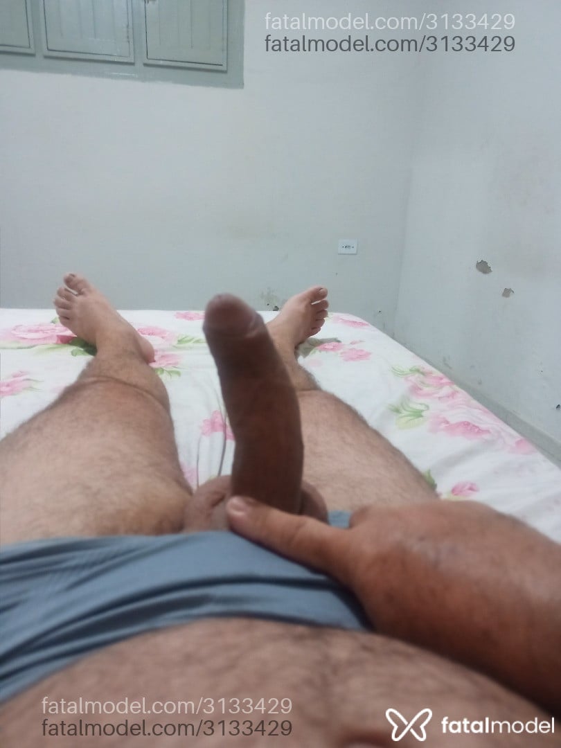 Acompanhante homem com cabelo castanho de olhos castanhos - Basilio