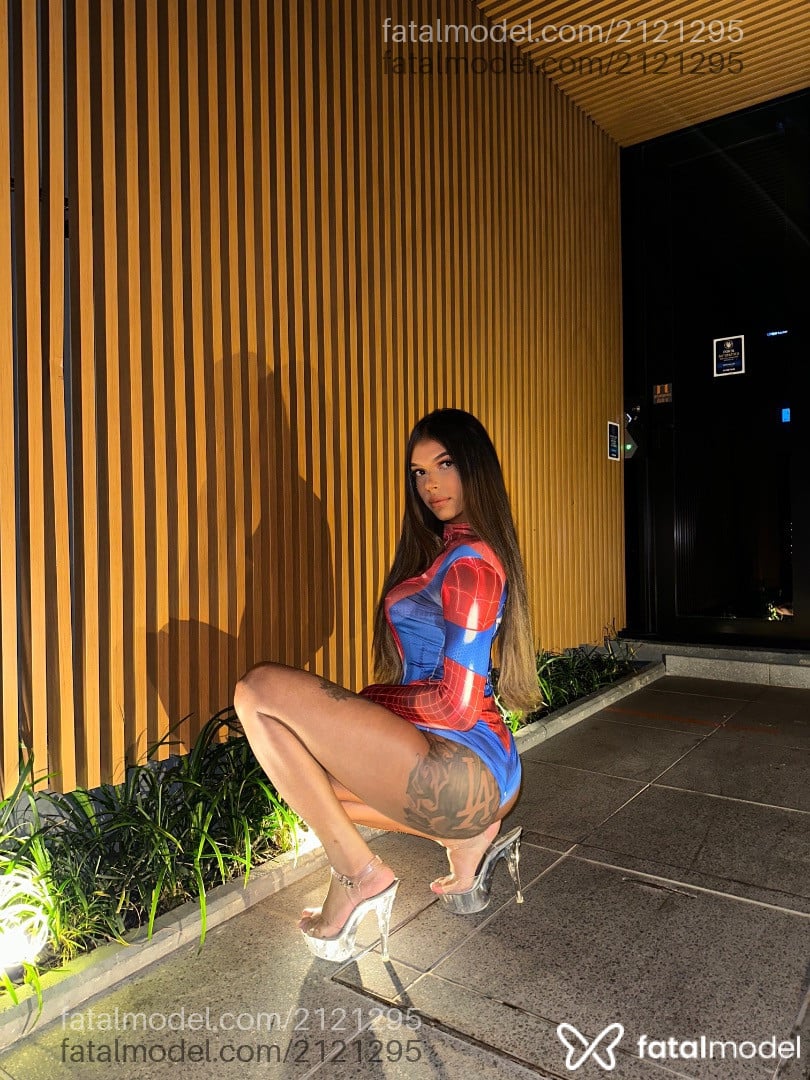 Acompanhante mulher trans loira (o) de olhos mel - Jade