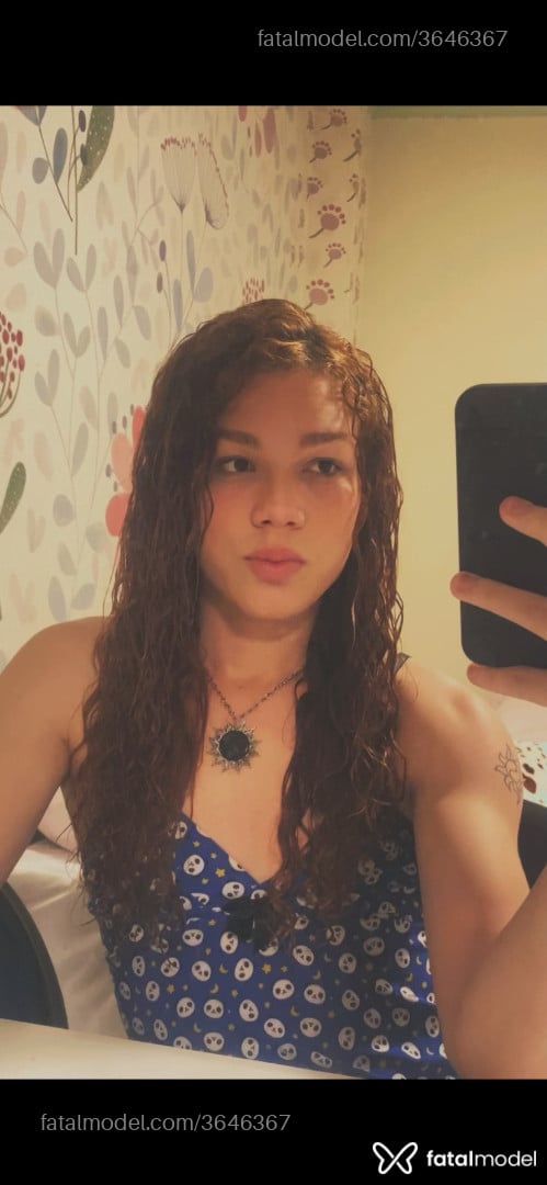 Acompanhante mulher trans ruiva (o) de olhos castanhos - Catherina Petrova
