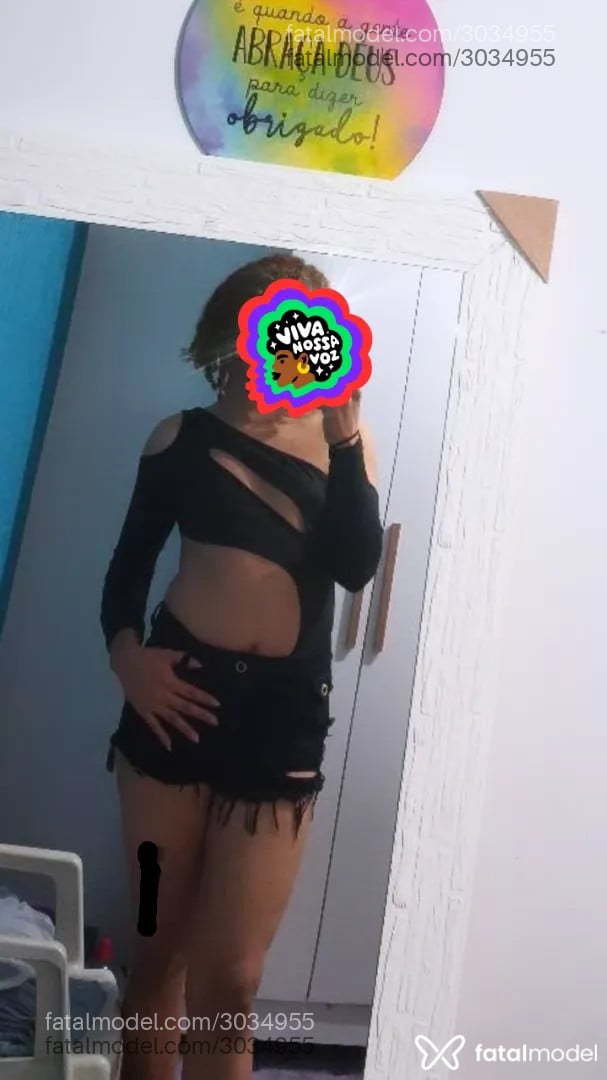 Acompanhante mulher trans com cabelo castanho de olhos castanhos - Agatha