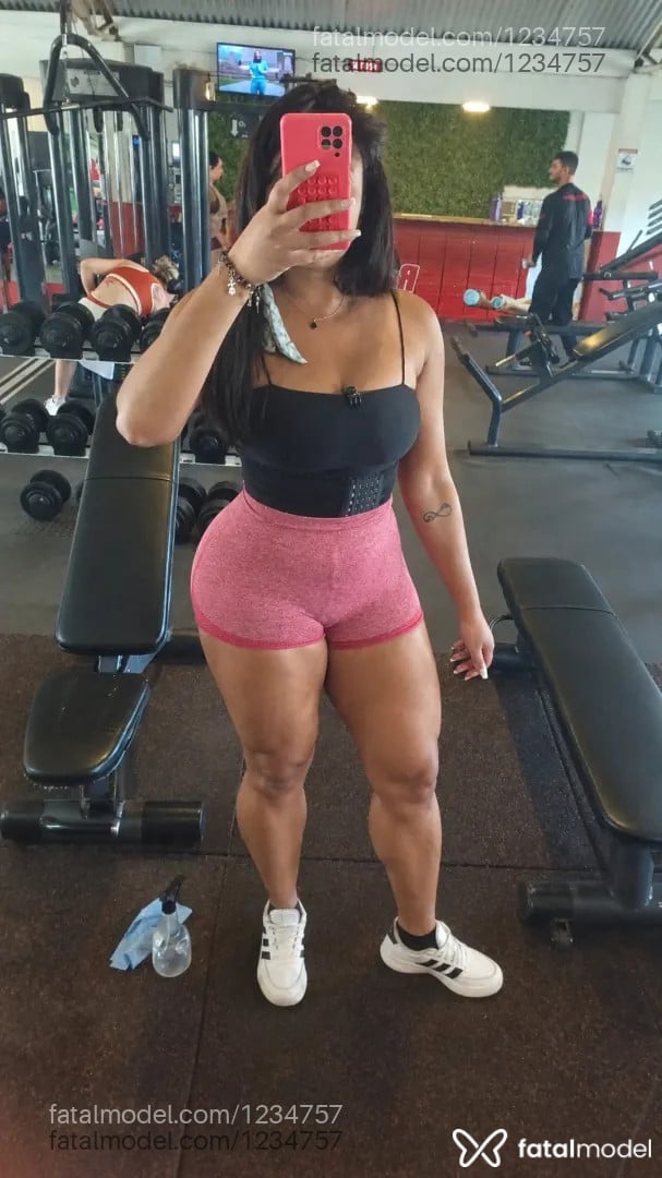 Acompanhante mulher morena (o) de olhos pretos - Carol