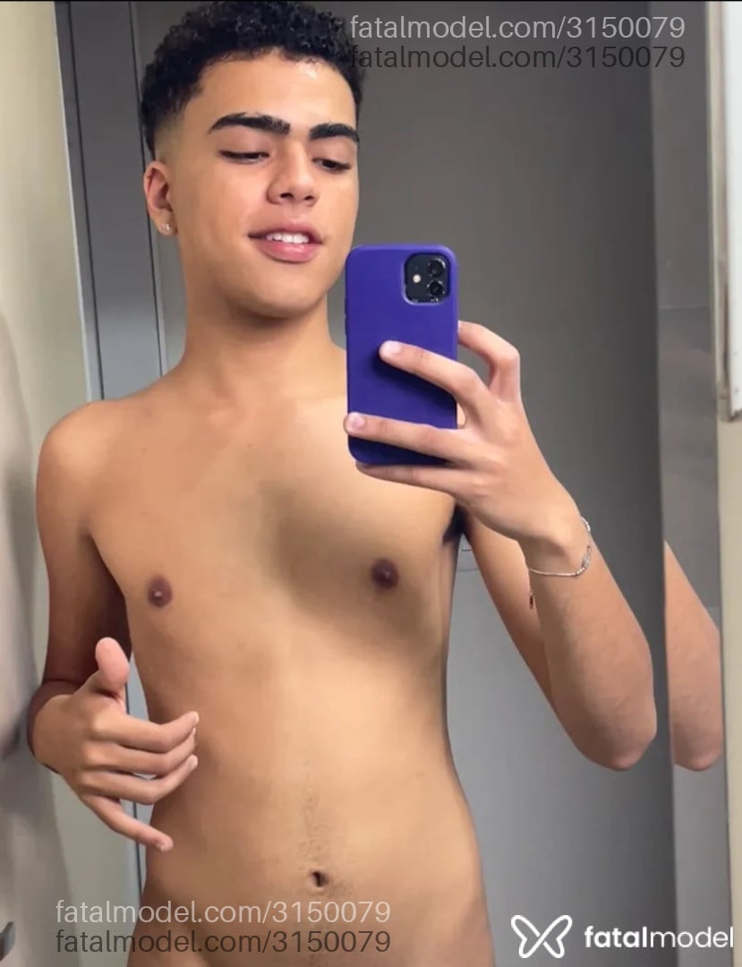 Acompanhante homem morena (o) de olhos pretos - Oliveira Acompanhante homem morena (o) de olhos pretos - Oliveira
