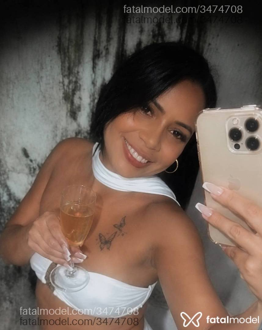 Acompanhante mulher morena (o) de olhos pretos - Daniela