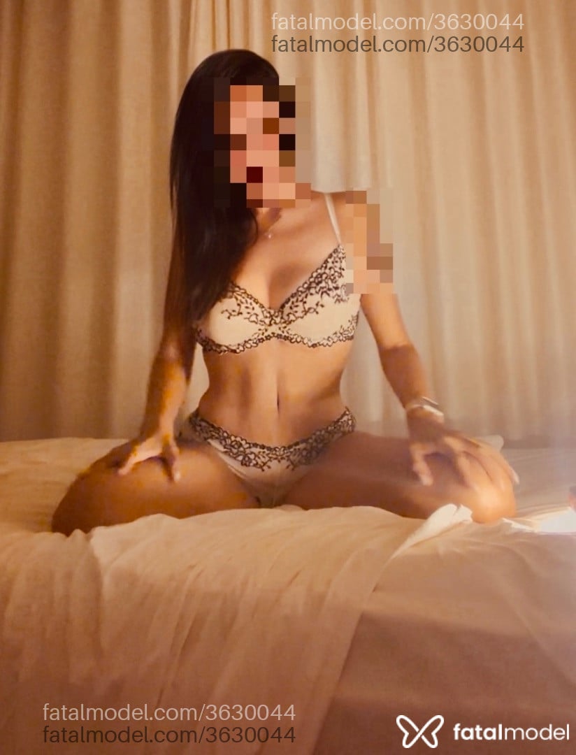 Acompanhante mulher morena (o) de olhos pretos - Vittoria Bellini