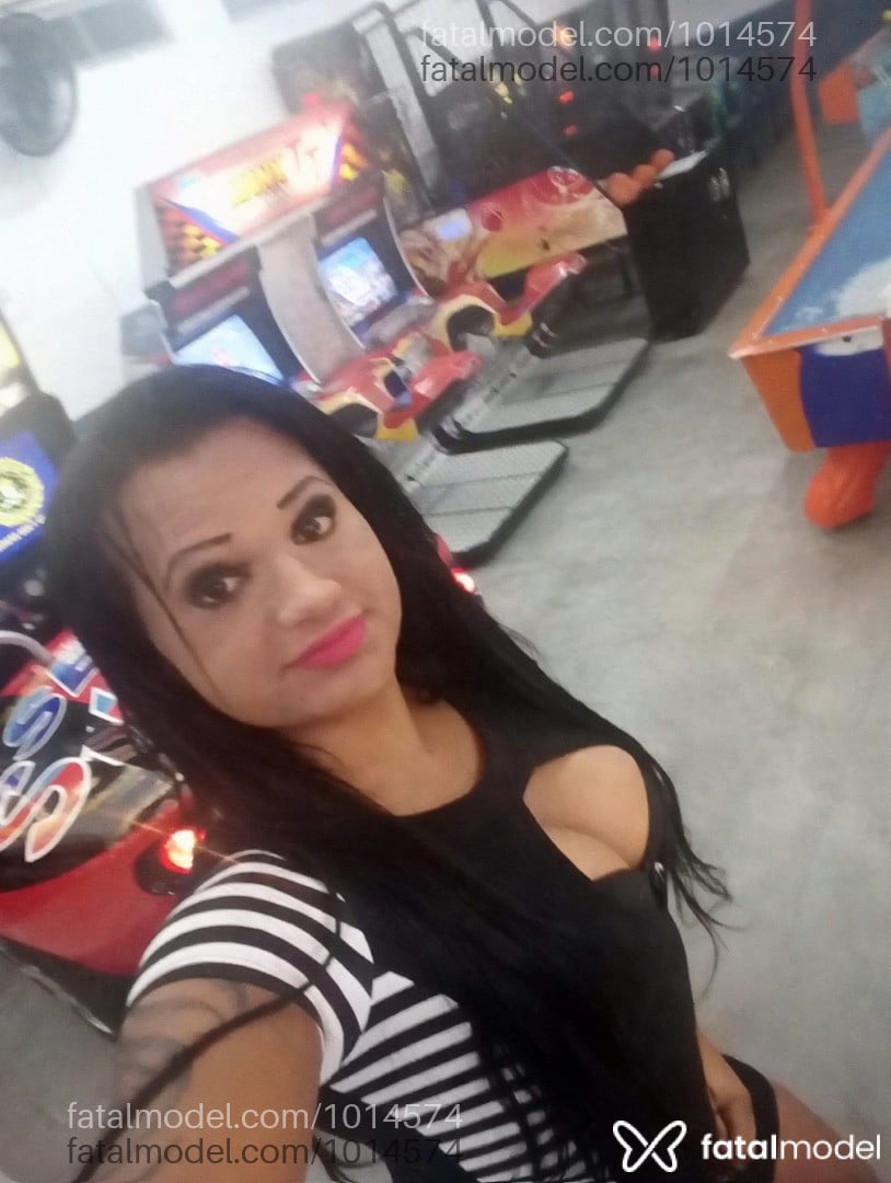Acompanhante mulher trans morena (o) de olhos pretos - Larissa Morena