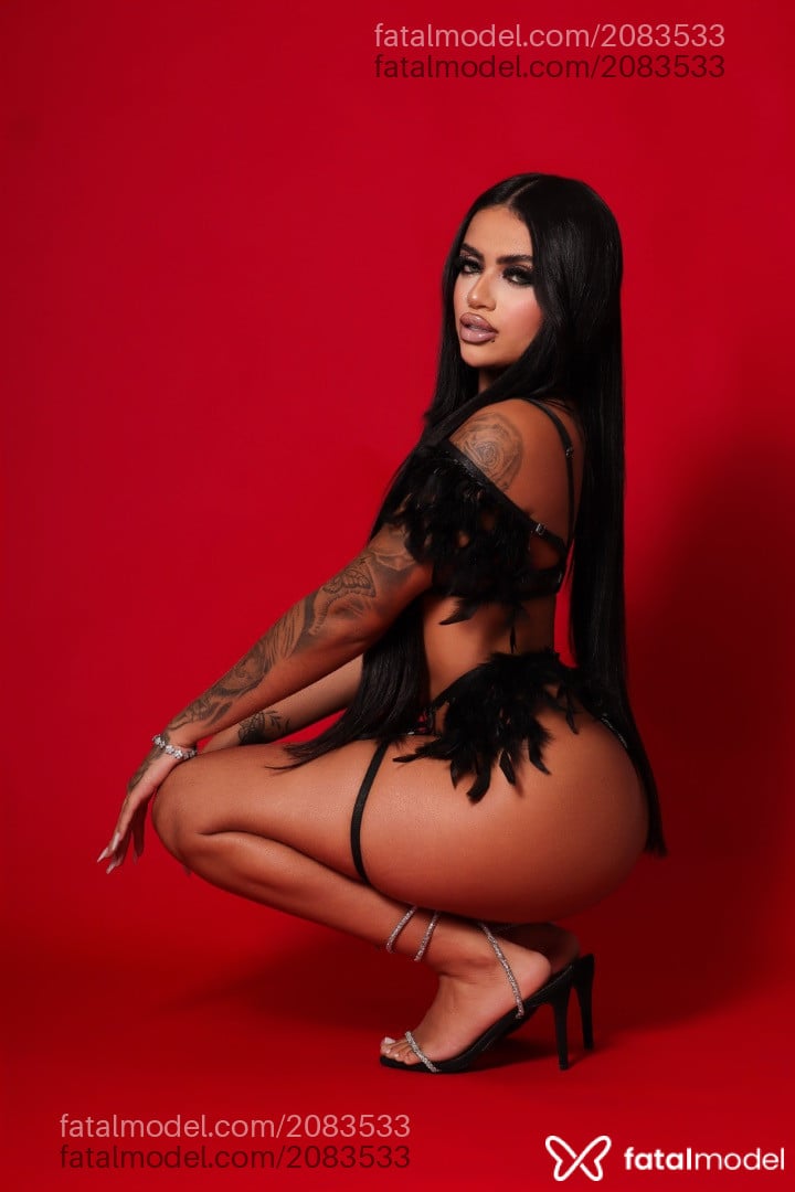 Acompanhante mulher morena (o) de olhos verdes - Maya Duarte
