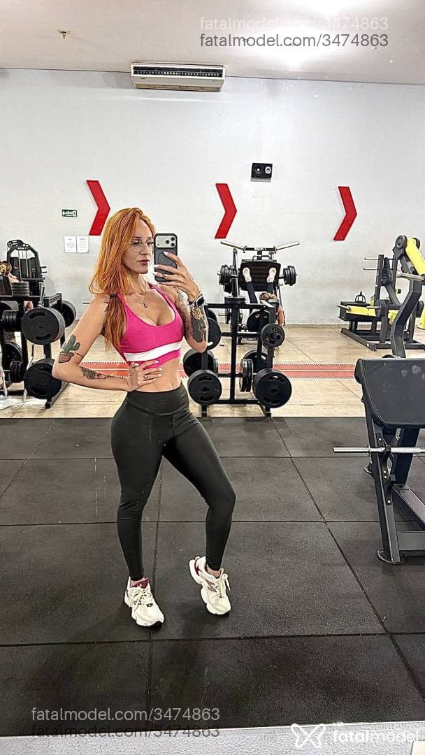 Acompanhante mulher ruiva (o) de olhos castanhos - Karen