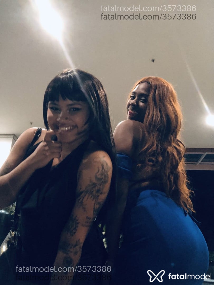 Acompanhante mulher com cabelo castanho de olhos pretos - Mellzinha
