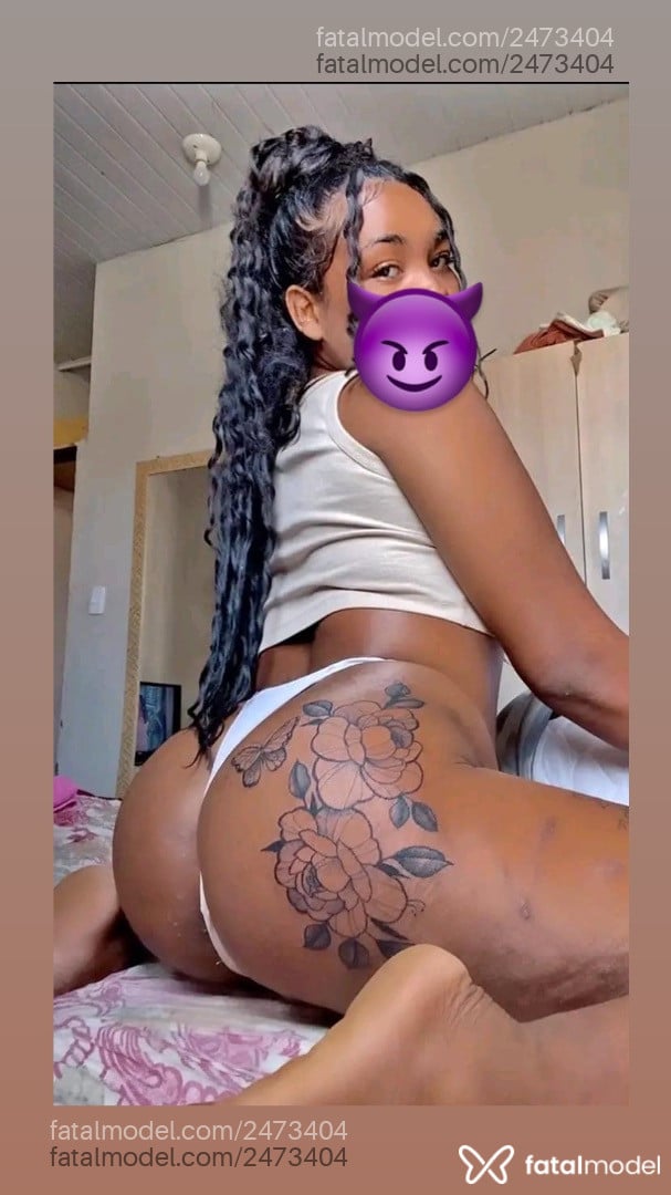 Acompanhante mulher trans morena (o) de olhos pretos - Victoria
