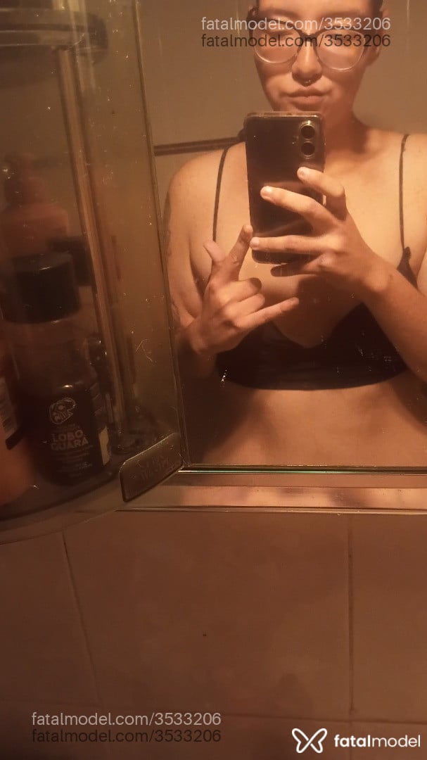 Acompanhante mulher morena (o) de olhos mel - Ruby