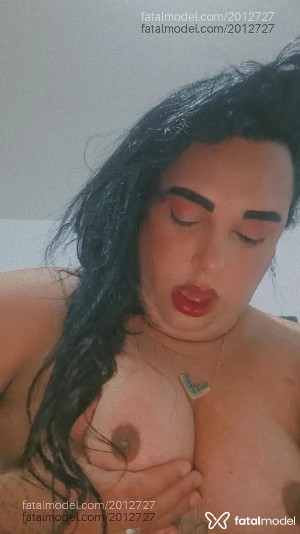 Acompanhante mulher trans morena (o) de olhos castanhos - Bruna