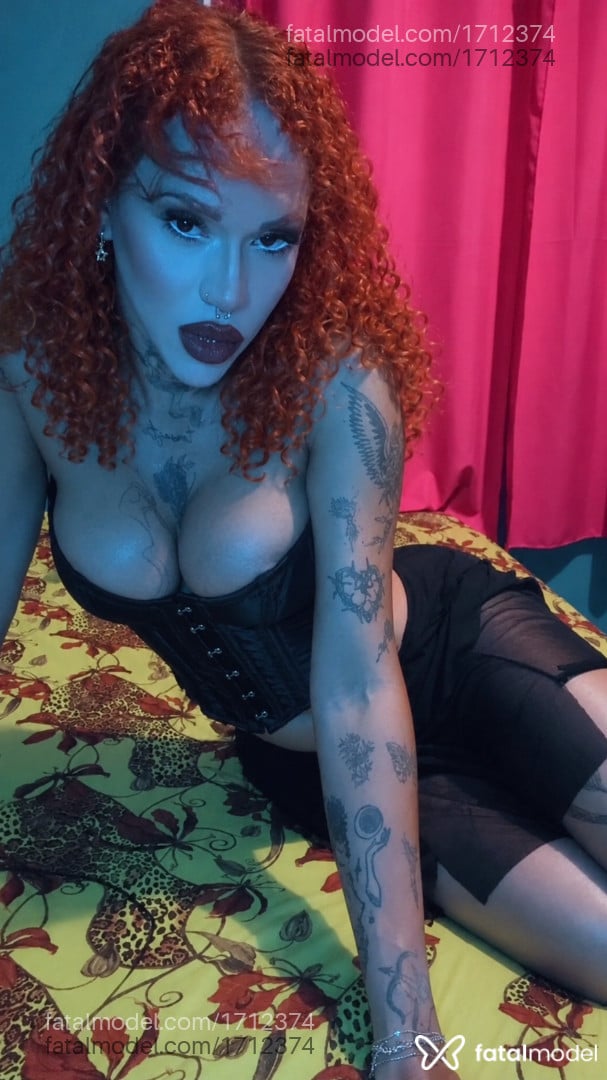 Acompanhante mulher trans ruiva (o) de olhos castanhos - Lala Lisa