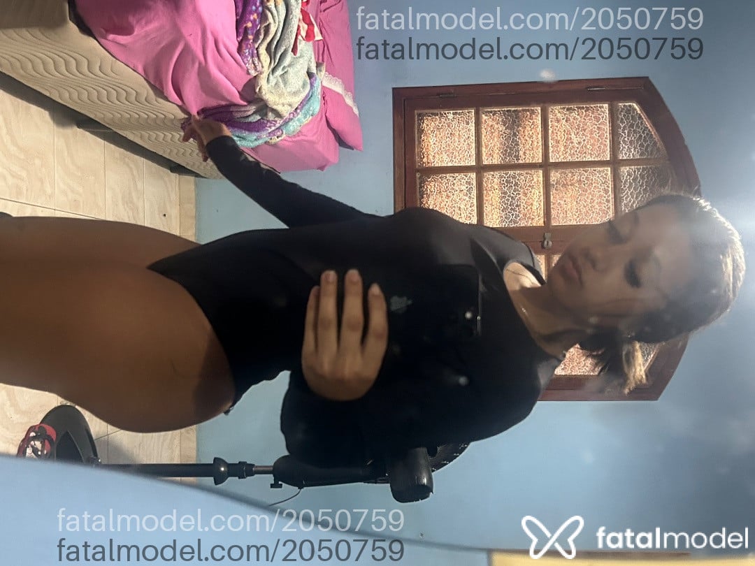 Acompanhante mulher com cabelo castanho de olhos castanhos - Lua