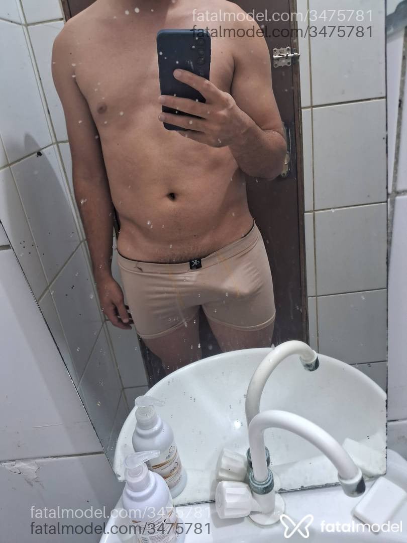 Acompanhante homem morena (o) de olhos castanhos - Souza