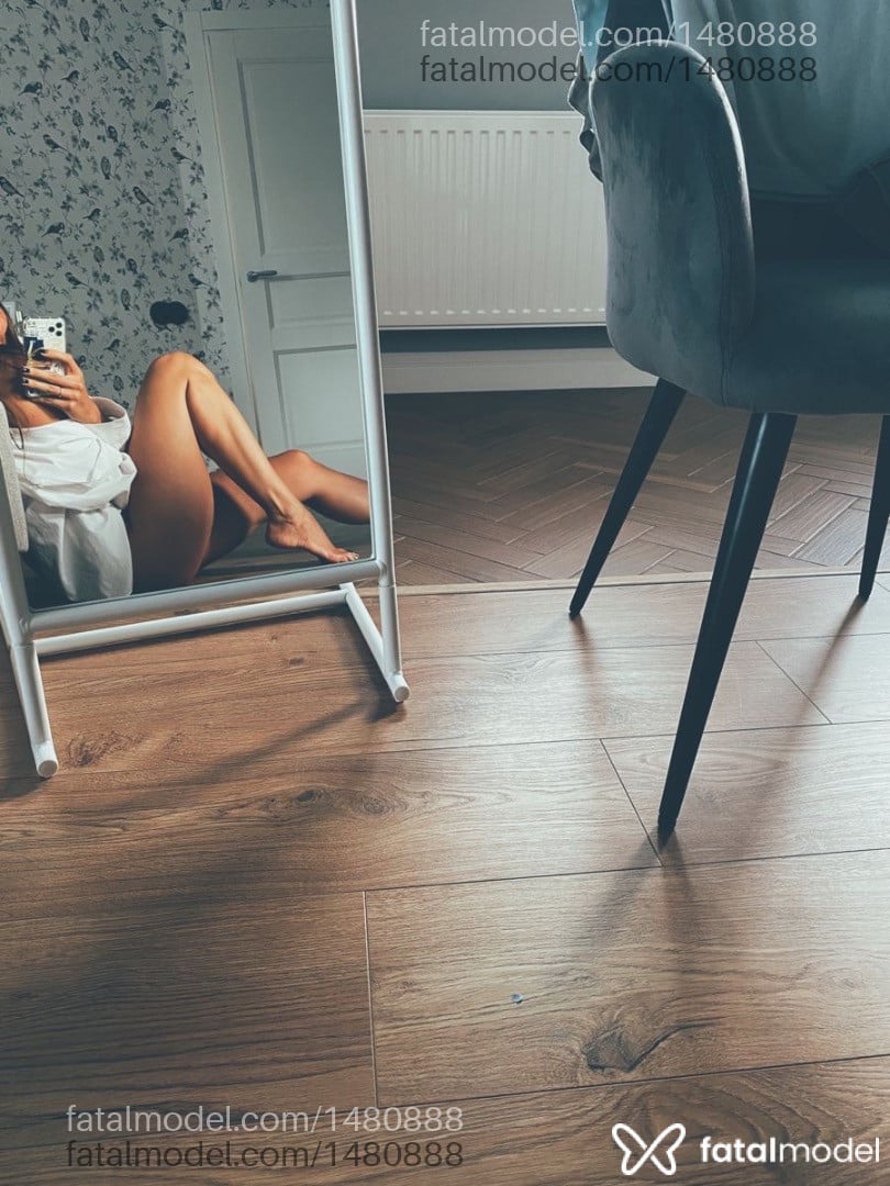 Acompanhante mulher morena (o) de olhos pretos - Lara