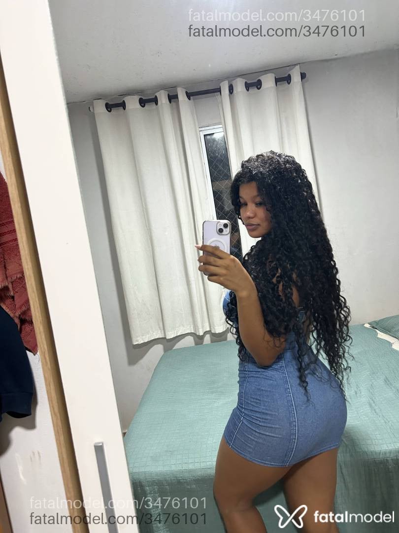 Acompanhante mulher morena (o) de olhos pretos - Melissa