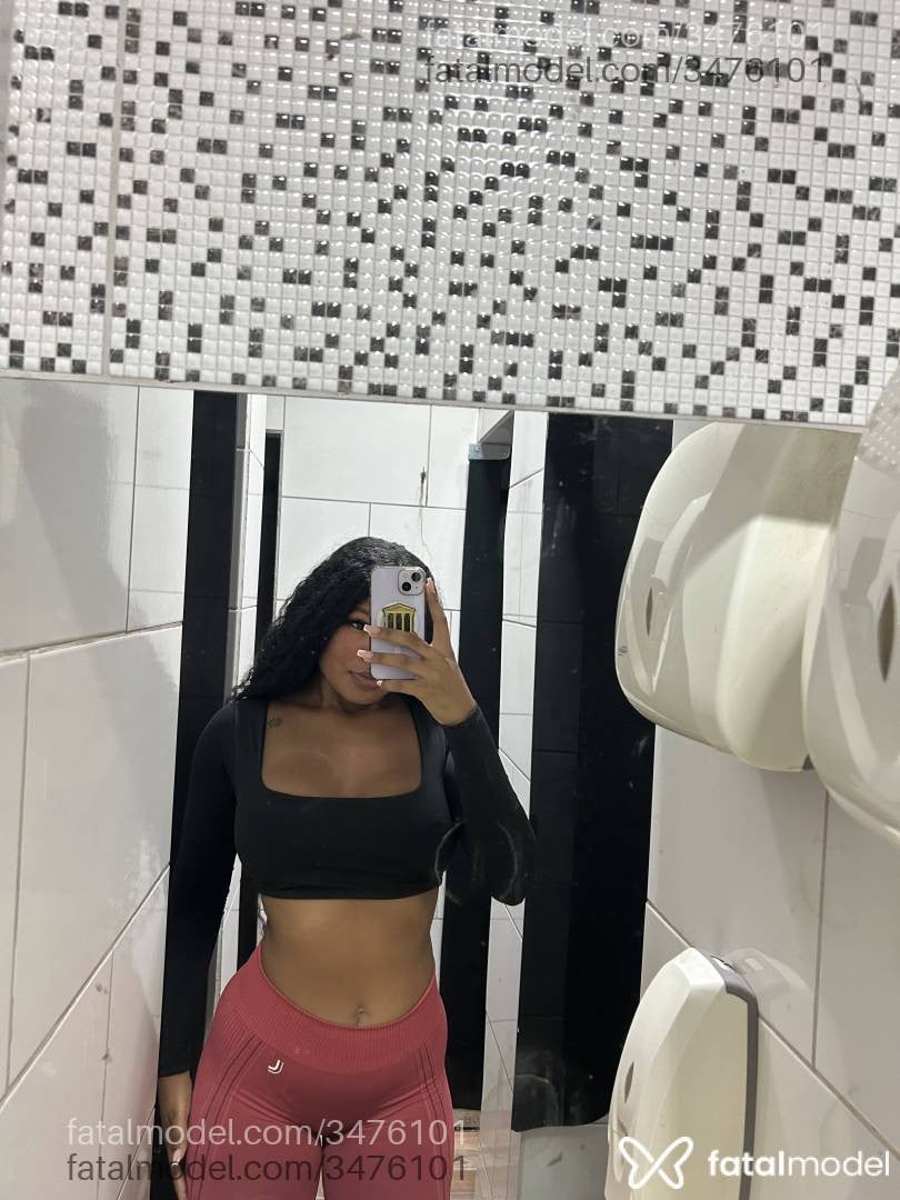 Acompanhante mulher morena (o) de olhos pretos - Melissa