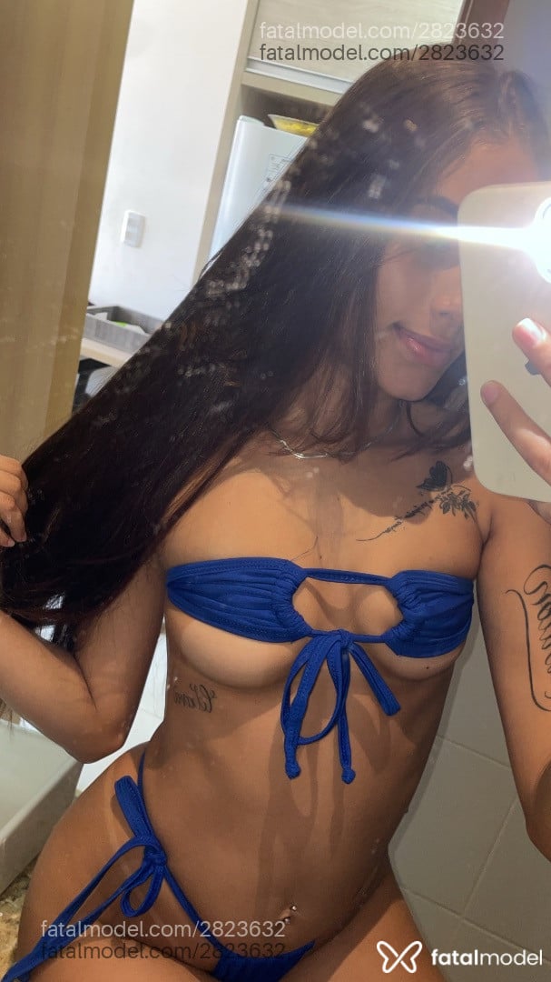 Acompanhante mulher com cabelo castanho de olhos verdes - ísis Amorim