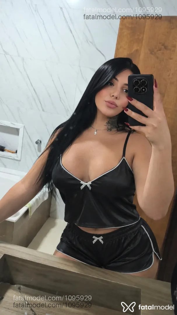 Acompanhante travesti com cabelo castanho de olhos castanhos - Paulina Oliveira