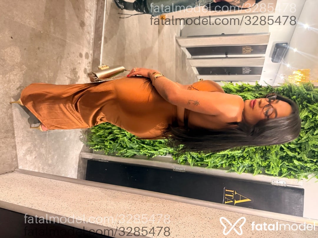 Acompanhante mulher morena (o) de olhos castanhos - Katrina