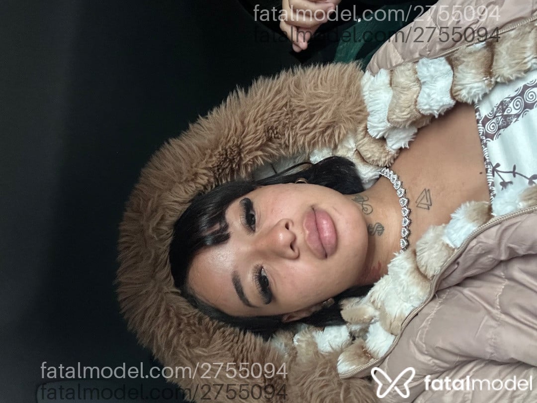 Acompanhante mulher morena (o) de olhos castanhos - Larissa