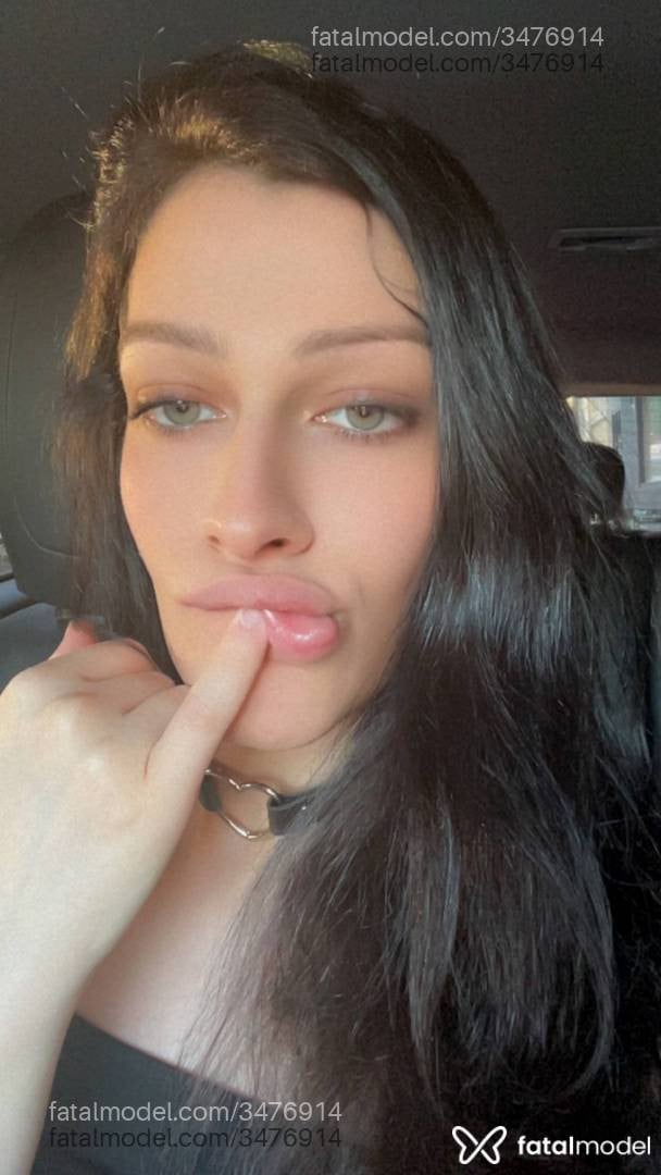 Acompanhante mulher trans morena (o) de olhos verdes - Venetia