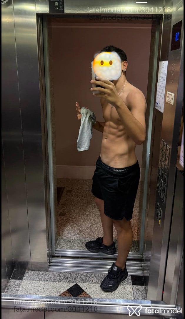Acompanhante homem com cabelo castanho de olhos castanhos - Eliton