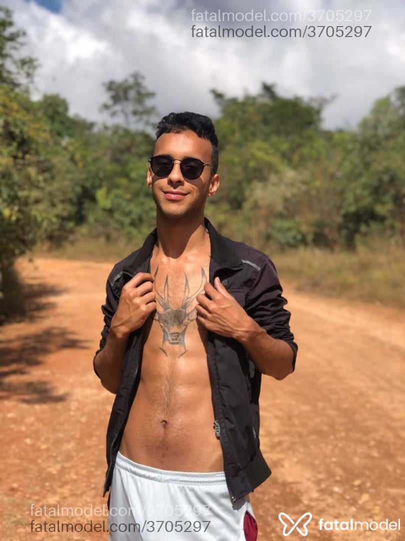 Acompanhante homem morena (o) de olhos castanhos - Miguel