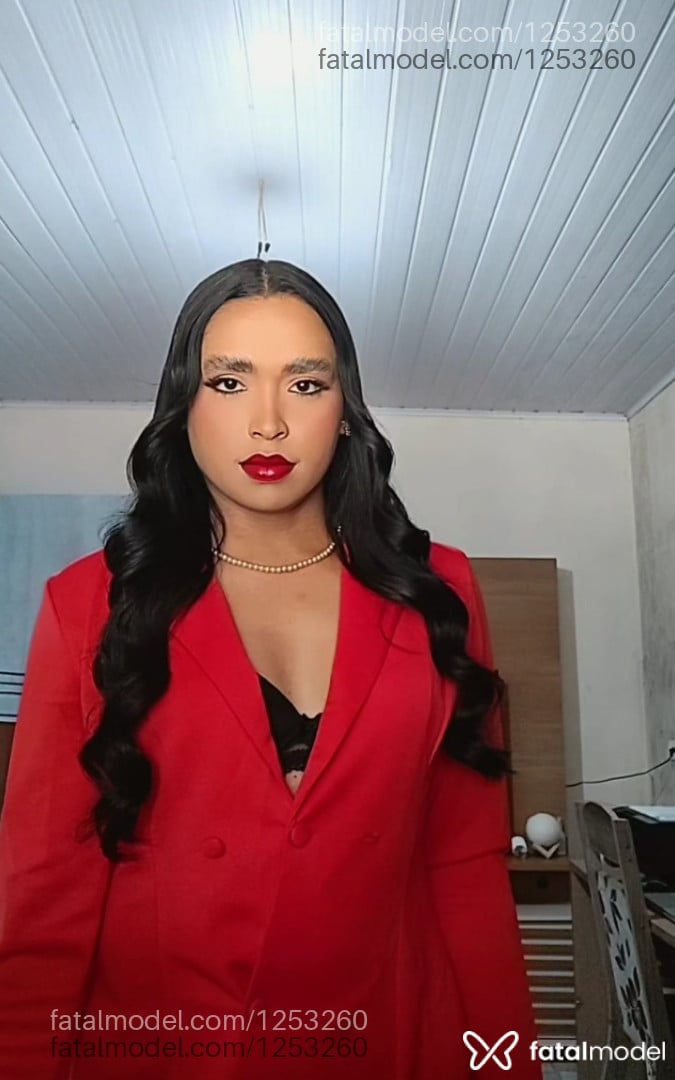Acompanhante mulher trans morena (o) de olhos pretos - Kimberlly