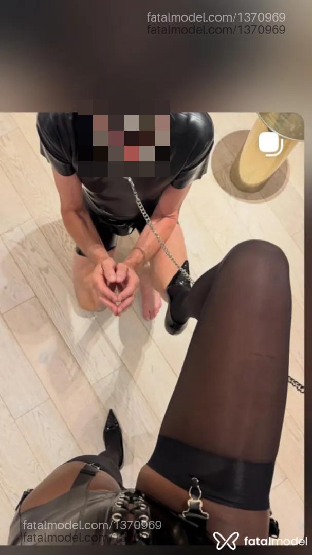 Acompanhante mulher trans com cabelo castanho de olhos castanhos - Pretoza