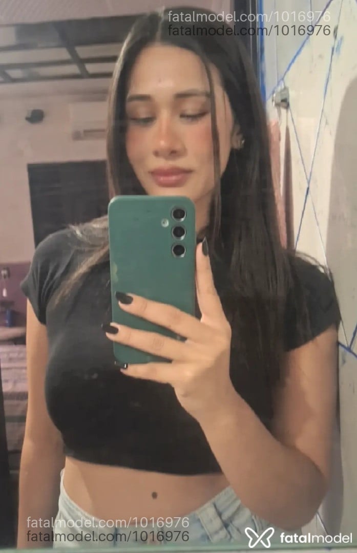 Acompanhante mulher com cabelo castanho de olhos pretos - Isabeli Garvz