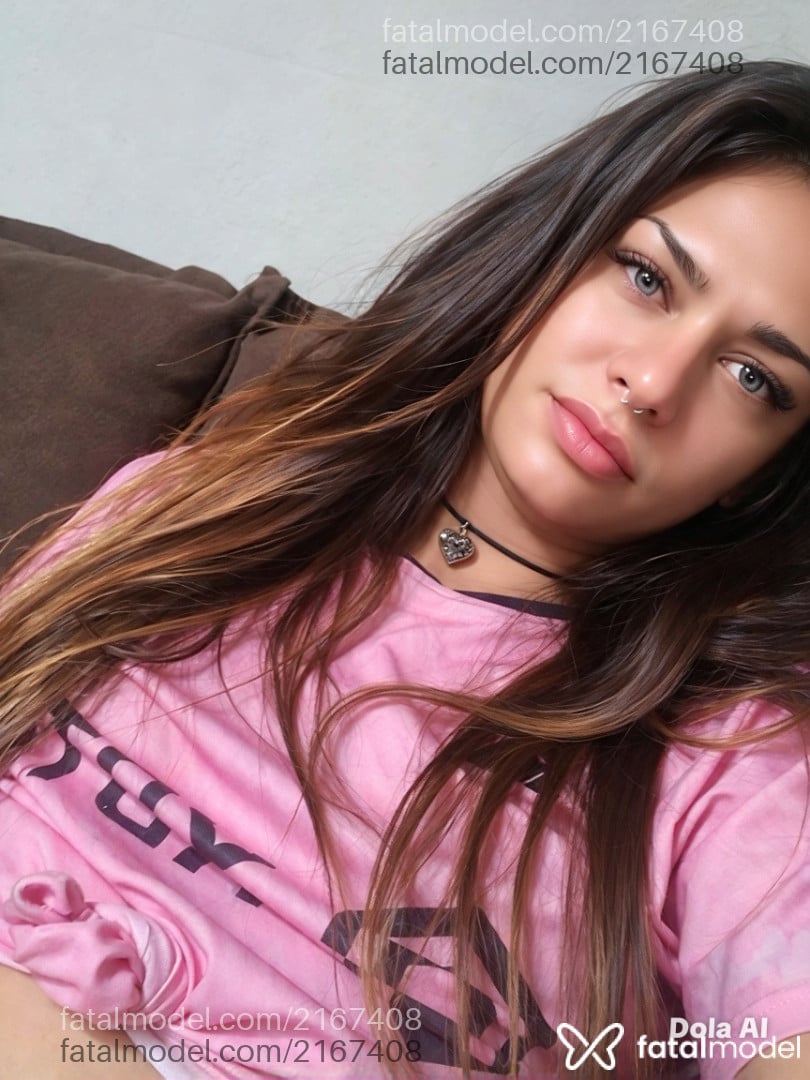 Acompanhante mulher trans com cabelo castanho de olhos mel - Sthefany Hills