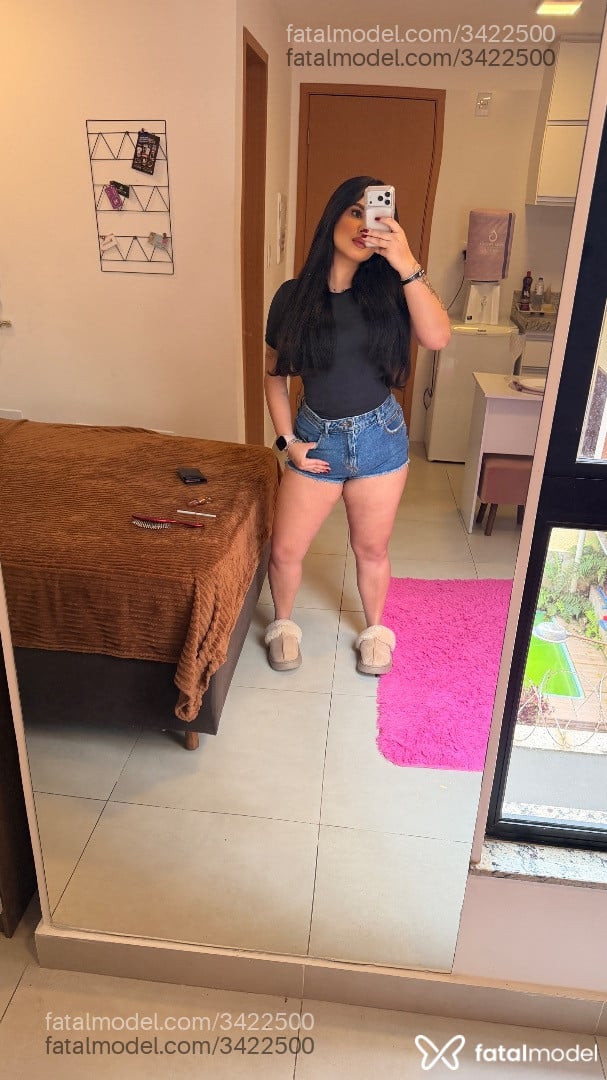 Acompanhante mulher com cabelo castanho de olhos verdes - Gueixa