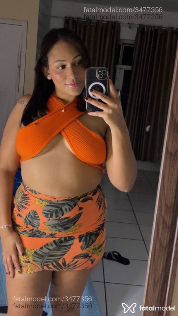 Acompanhante mulher com cabelo castanho de olhos castanhos - Monique