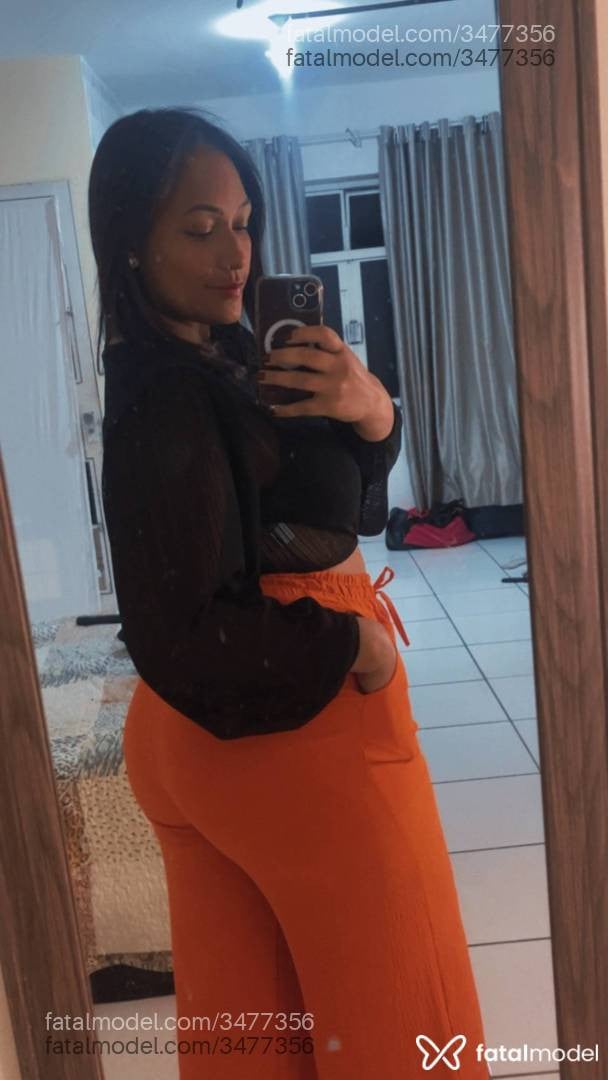 Acompanhante mulher com cabelo castanho de olhos castanhos - Monique
