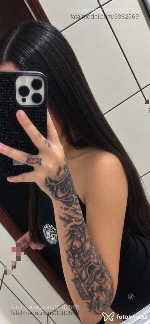 Acompanhante mulher com cabelo castanho de olhos mel - Maitê