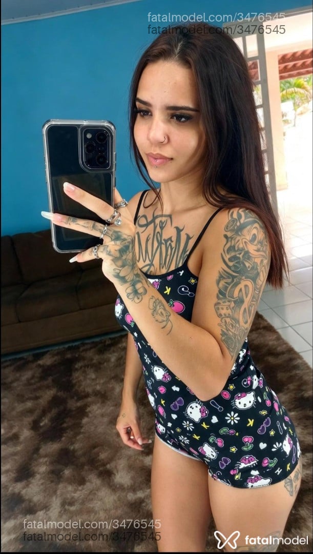 Acompanhante mulher com cabelo castanho de olhos pretos - Carla
