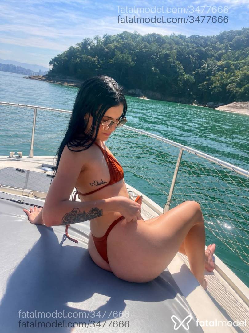 Acompanhante mulher morena (o) de olhos pretos - Bianca