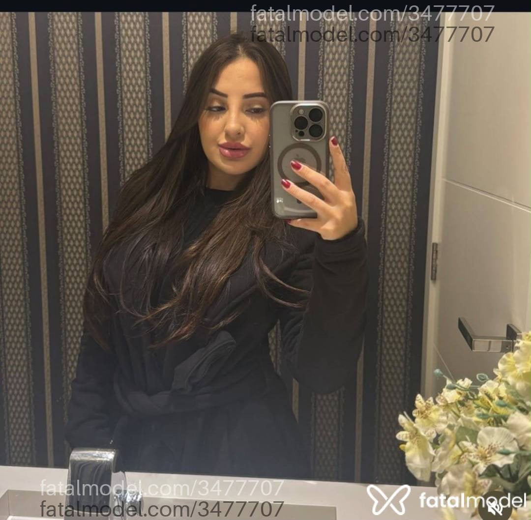 Acompanhante mulher com cabelo castanho de olhos castanhos - Bia