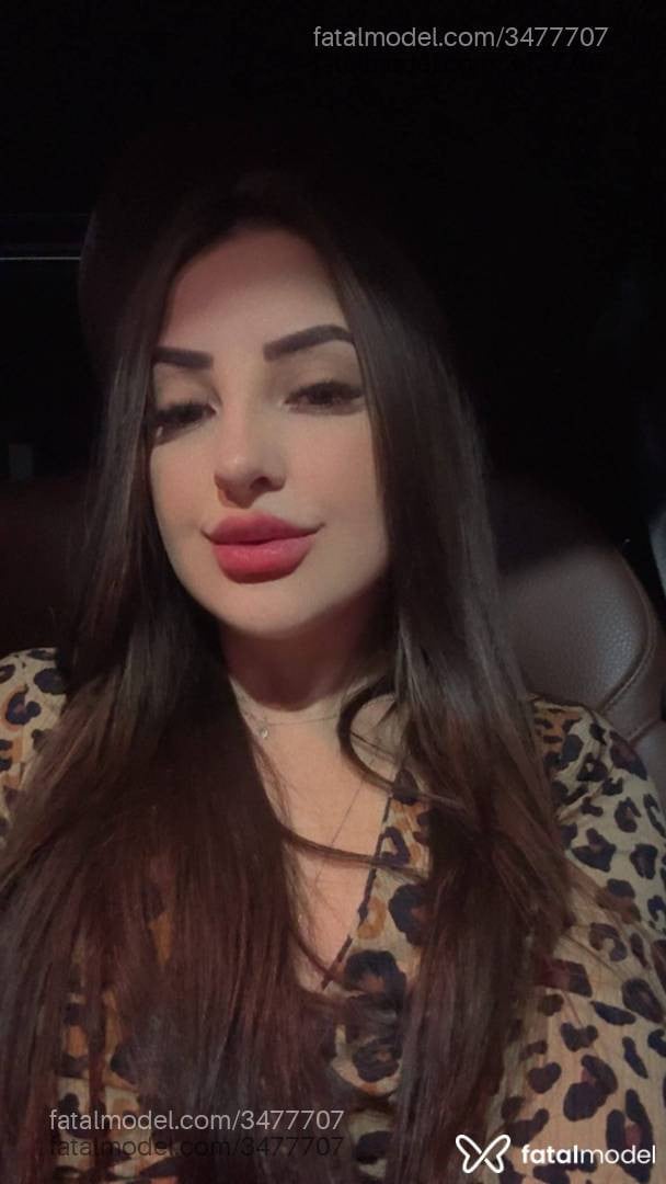 Acompanhante mulher com cabelo castanho de olhos castanhos - Bia