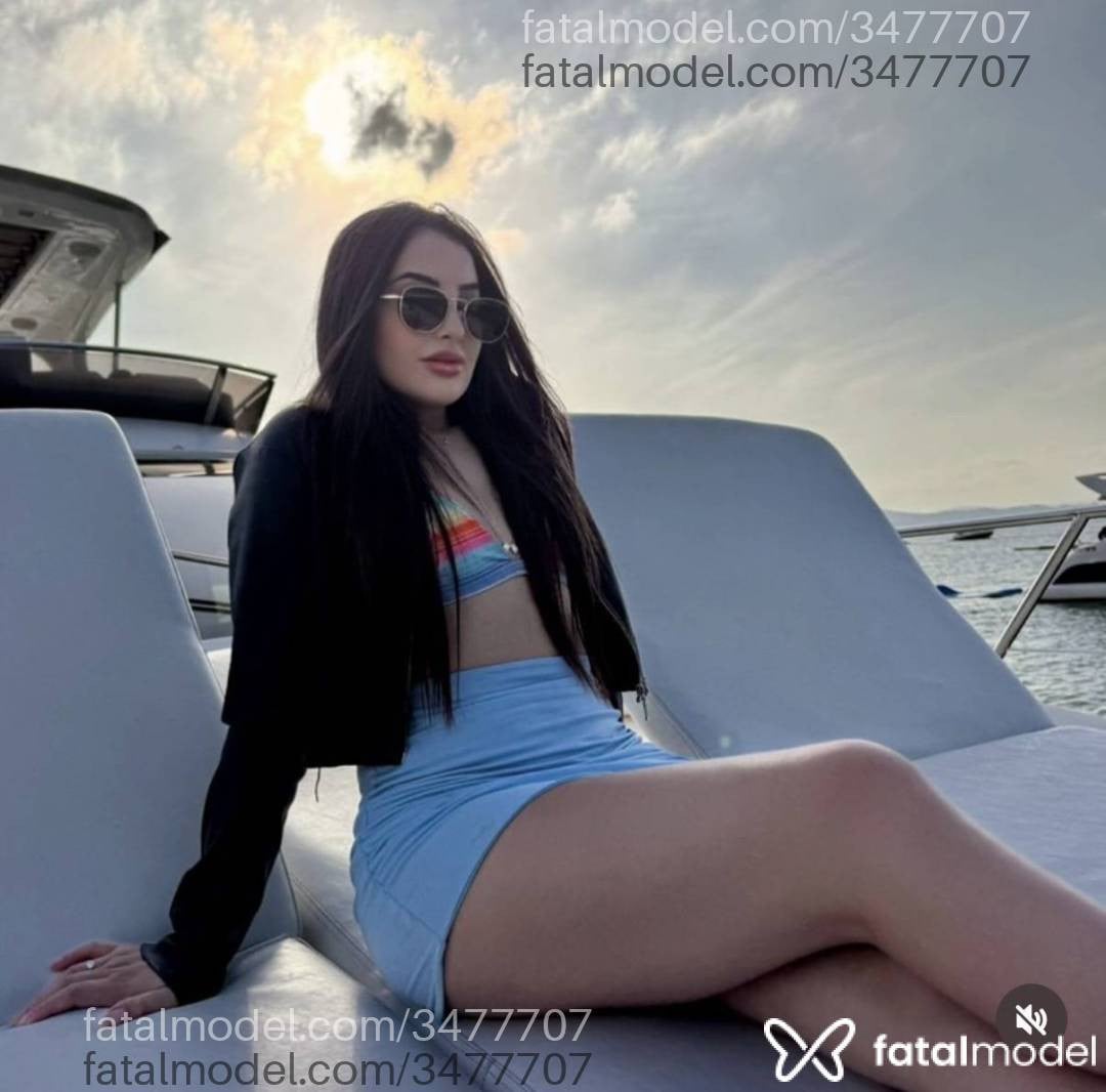 Acompanhante mulher com cabelo castanho de olhos castanhos - Bia