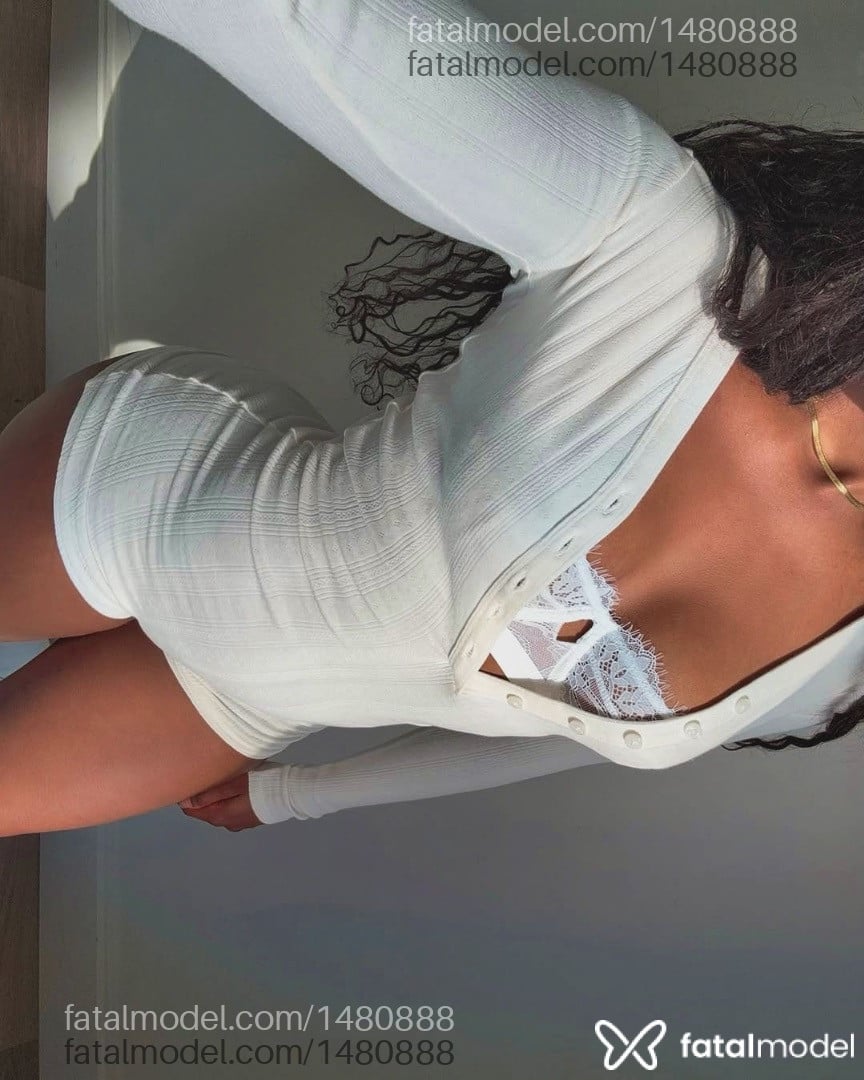 Acompanhante mulher morena (o) de olhos pretos - Lara