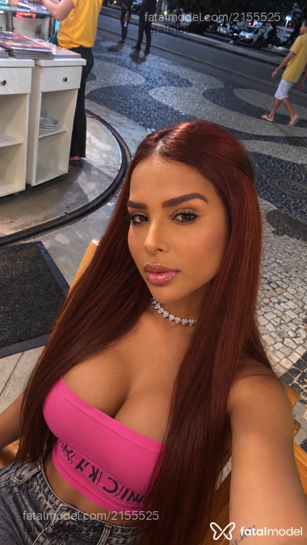Acompanhante mulher morena (o) de olhos mel - Heloíse