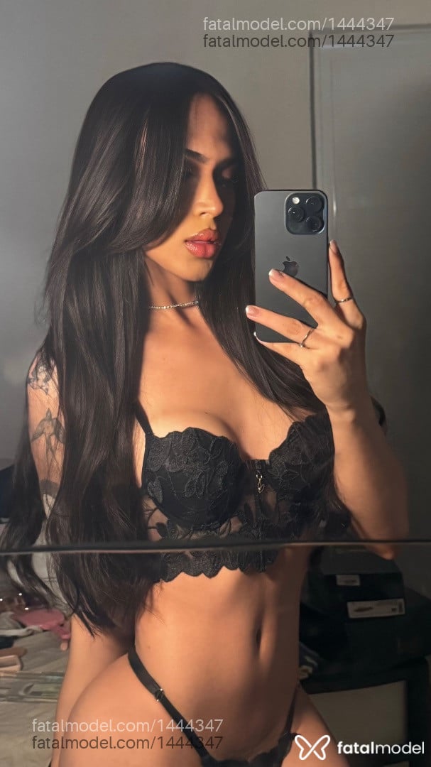 Acompanhante mulher trans com cabelo castanho de olhos mel - Melissa Andrade