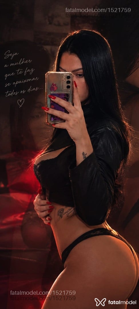 Acompanhante mulher trans morena (o) de olhos mel - Nicole