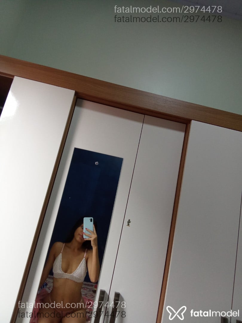 Acompanhante mulher com cabelo castanho de olhos pretos - Nanda