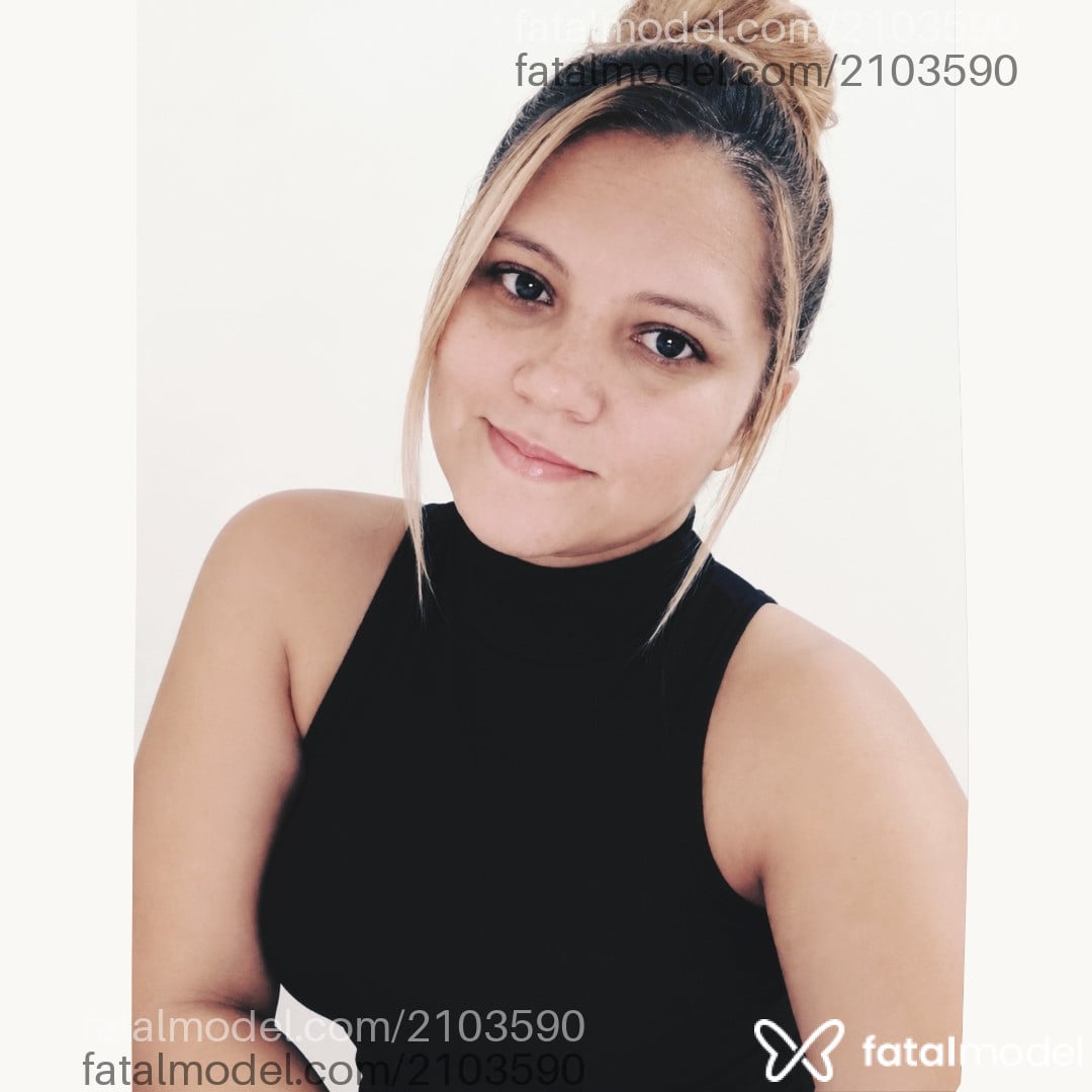 Acompanhante mulher loira (o) de olhos castanhos - Liz