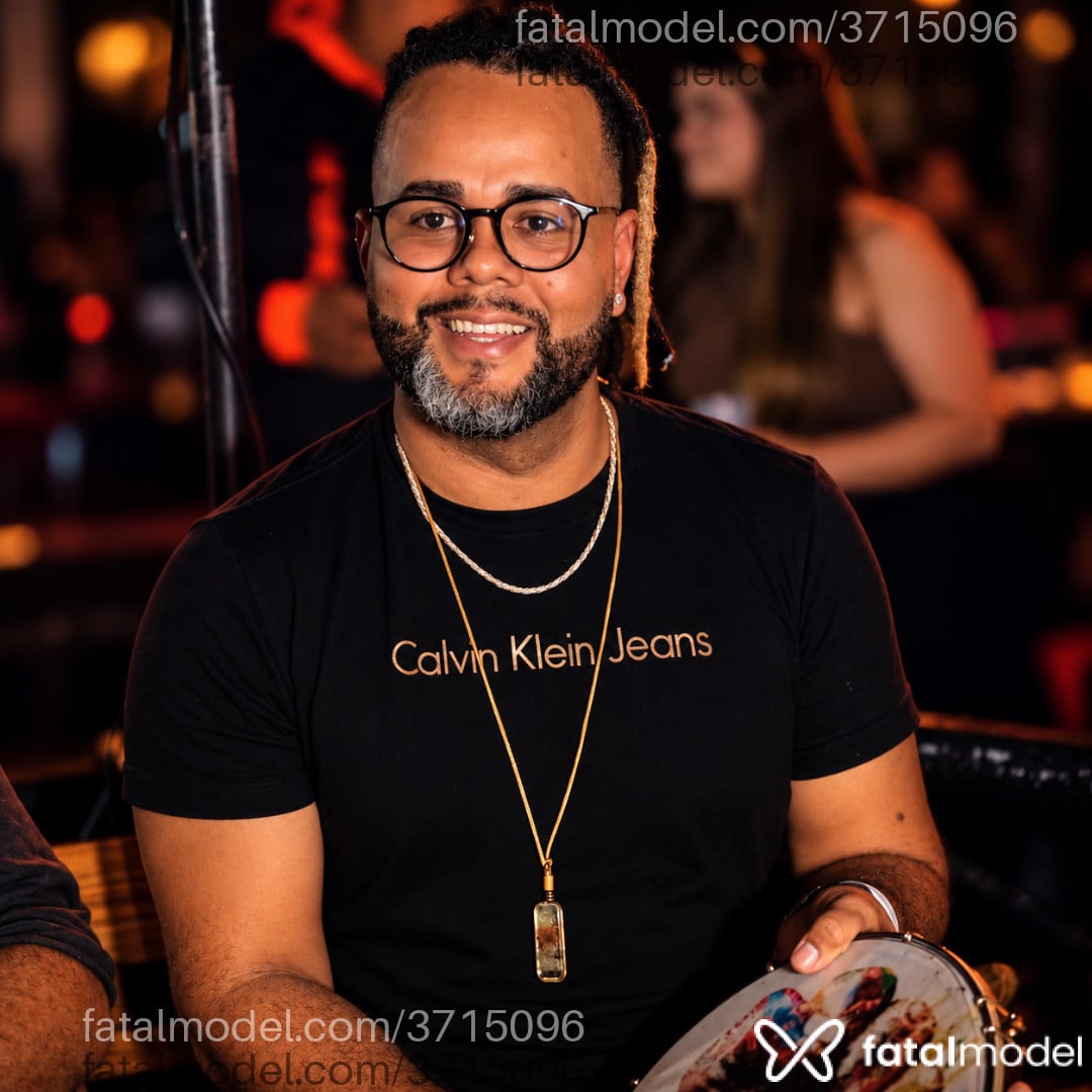 Acompanhante homem morena (o) de olhos pretos - Gspts